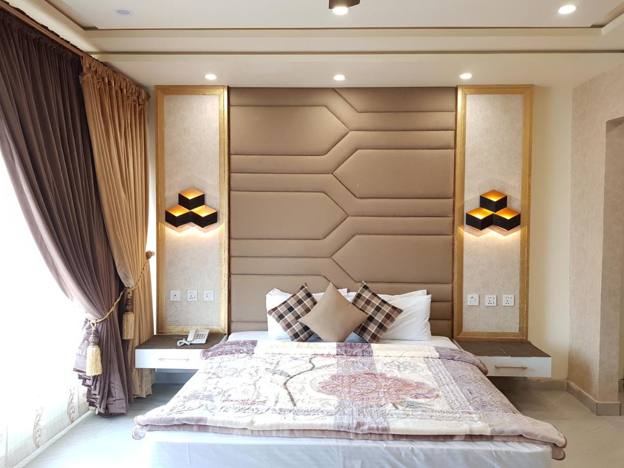Hotel Avalon Suites Multan Exterior foto