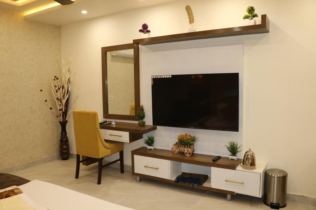 Hotel Avalon Suites Multan Exterior foto
