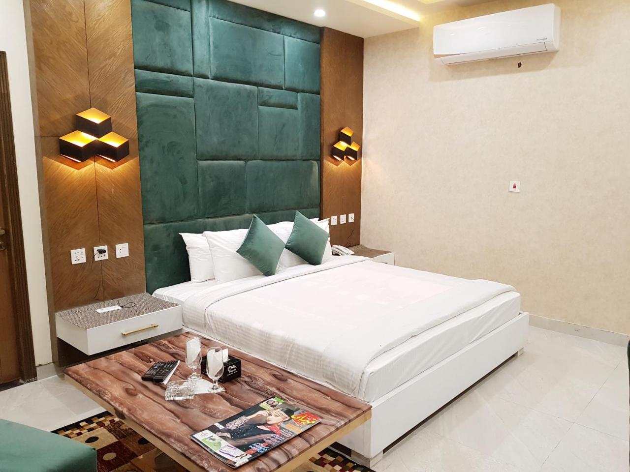 Hotel Avalon Suites Multan Exterior foto